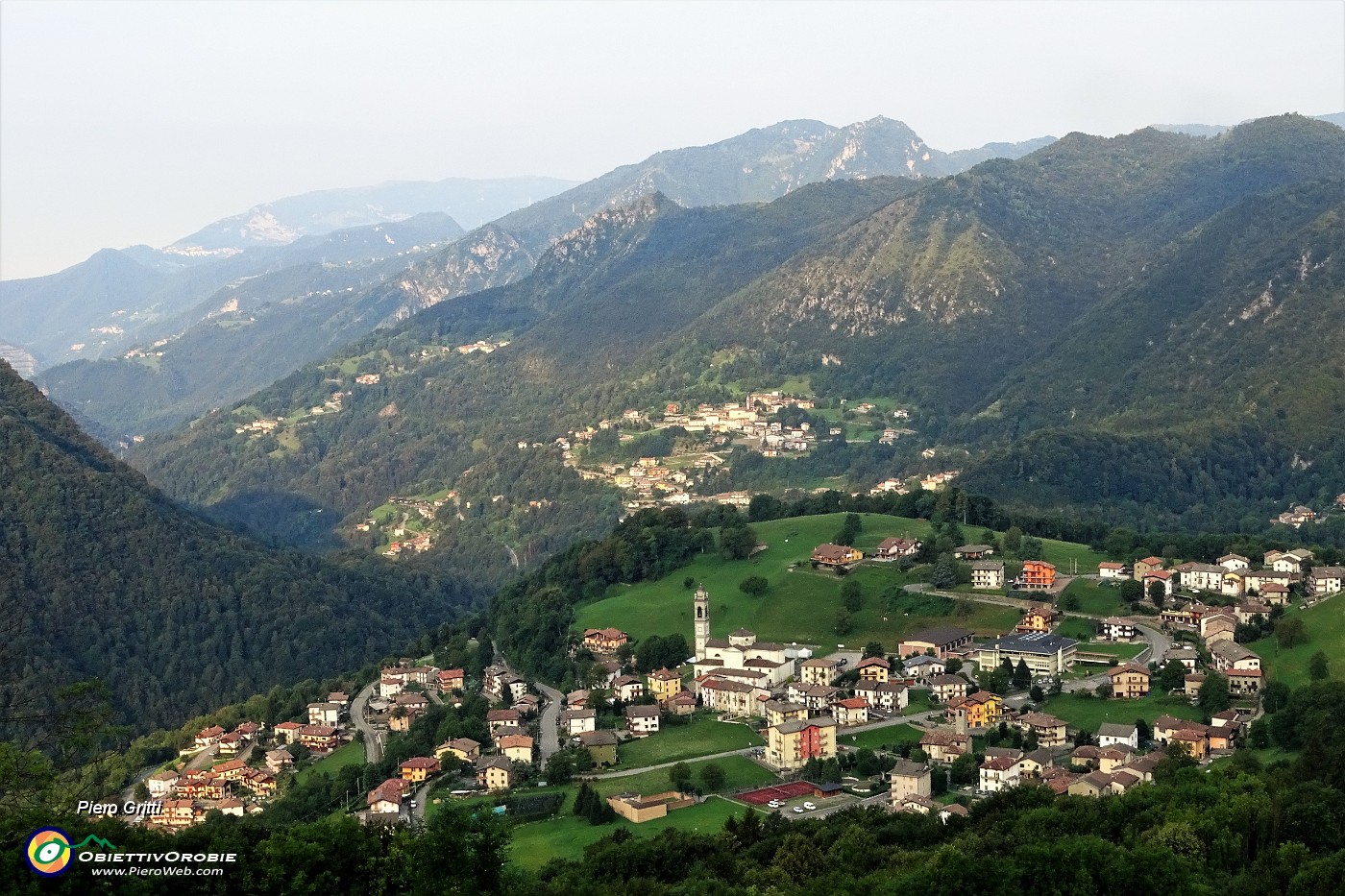 08 Da Costa Serina vista su Ascensione in primo piano e Bracca .JPG